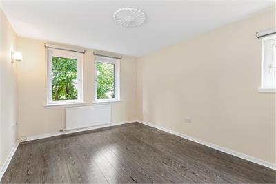 4/5 Rose Park, Trinity, Edinburgh, EH5 3ST - image 4