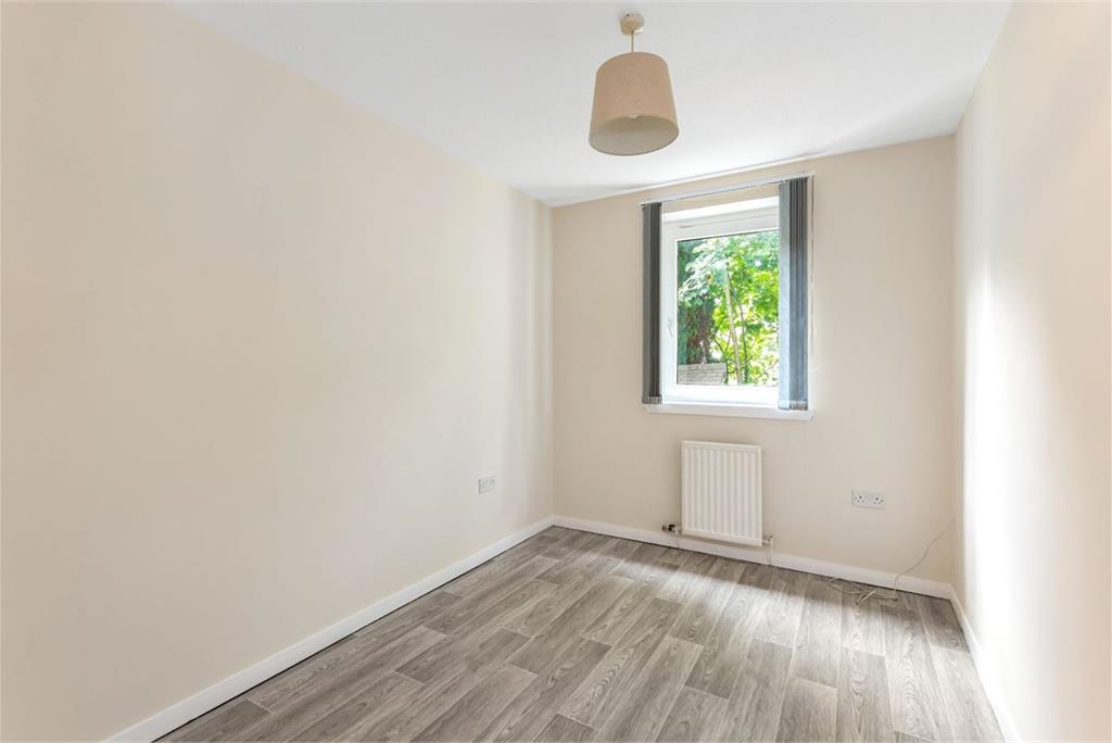 4/5 Rose Park, Trinity, Edinburgh, EH5 3ST - image 7