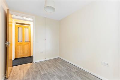 4/5 Rose Park, Trinity, Edinburgh, EH5 3ST - image 8