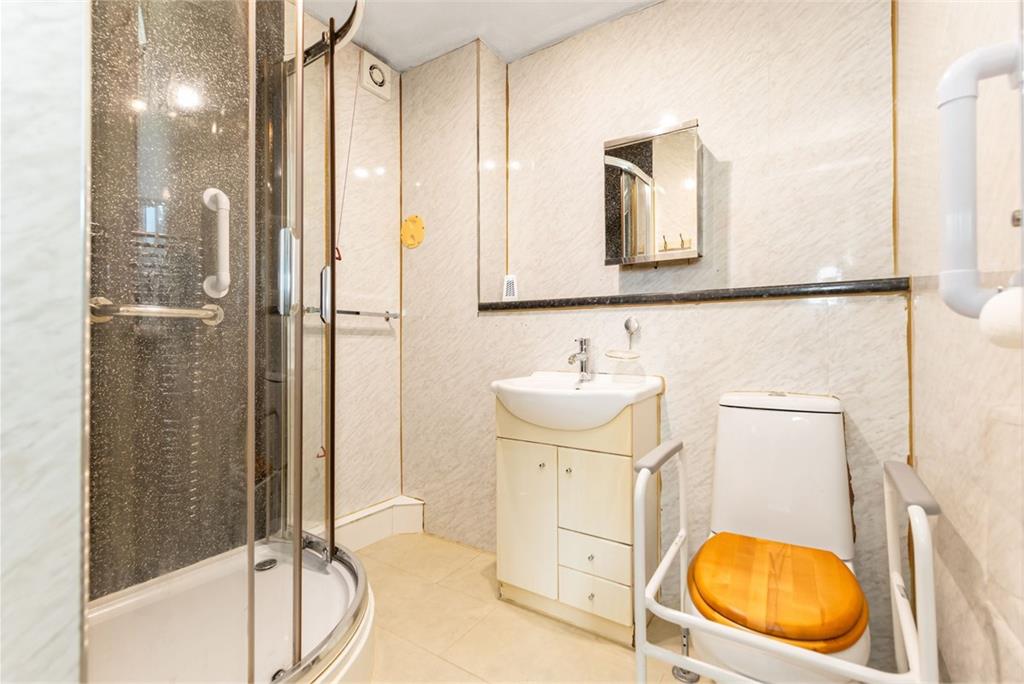 4/5 Rose Park, Trinity, Edinburgh, EH5 3ST - image 10