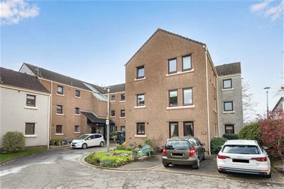 4/5 Rose Park, Trinity, Edinburgh, EH5 3ST - image 1
