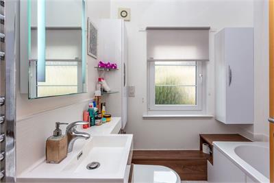 40 Powderhall Road,
Edinburgh,
EH7 4GB - image 16