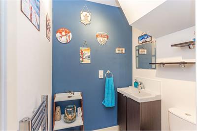 40 Powderhall Road,
Edinburgh,
EH7 4GB - image 17