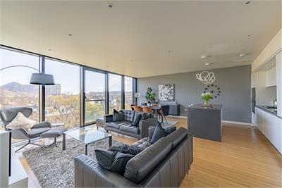 Flat 25,
28 Simpson Loan,
Edinburgh,
EH3 9GG - image 2