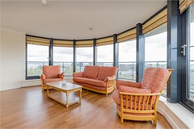 Flat 10, 55 Waterfront Avenue, Edinburgh, EH5 1JD - image 2