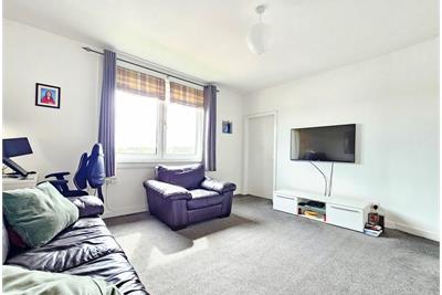9/5 Northfield Farm Avenue, Edinburgh, EH8 7QW - image 3