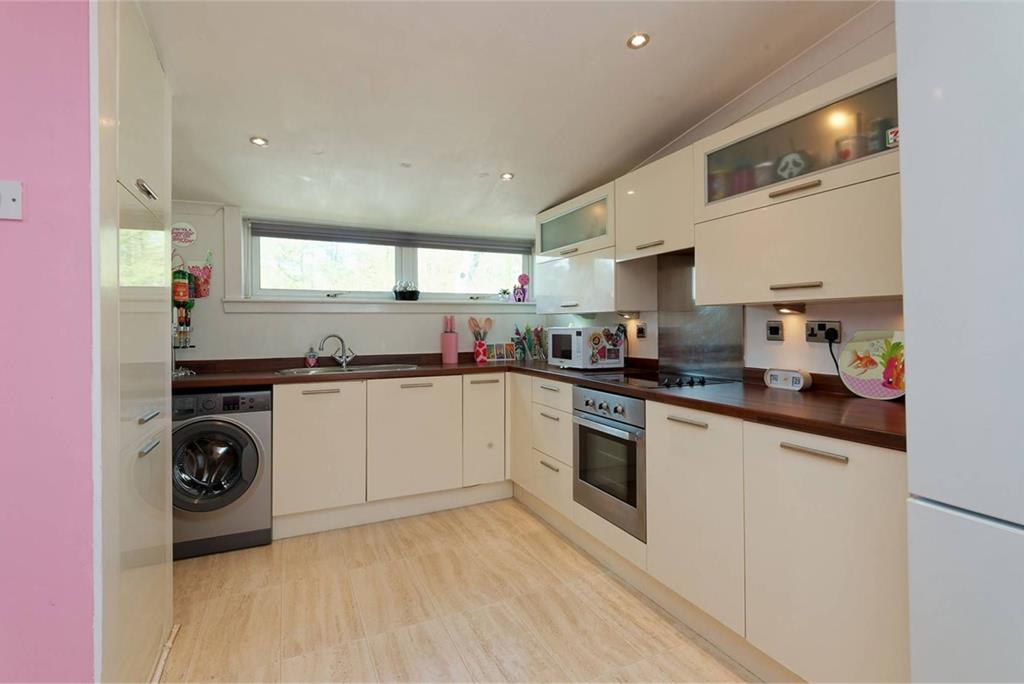 48D Braeface Road, Cumbernauld, Glasgow, G67 1HQ - image 5