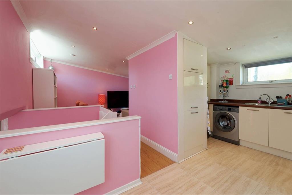 48D Braeface Road, Cumbernauld, Glasgow, G67 1HQ - image 8