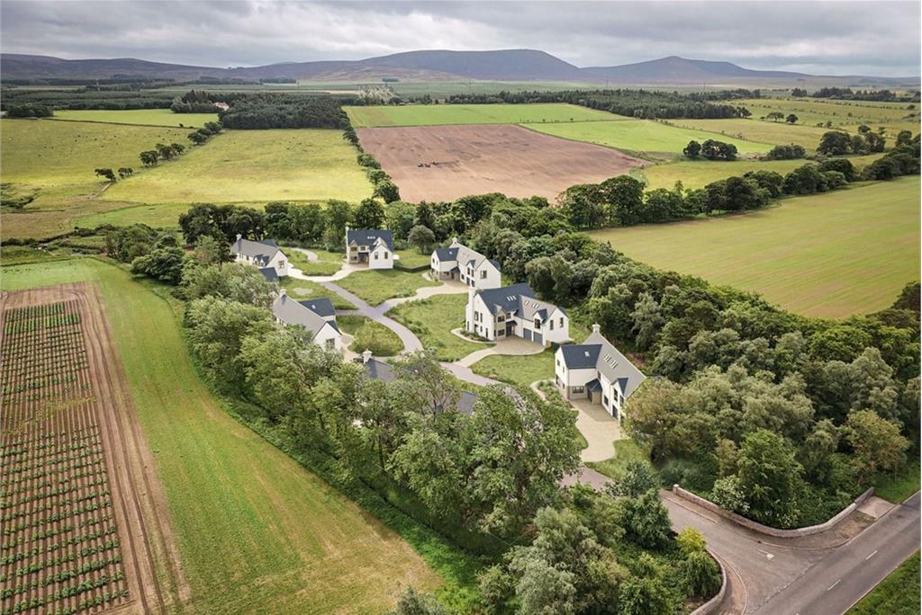The Hazel, 7 Inveroe Steadings, Balerno, Edinburgh, EH14 7FL - image 2