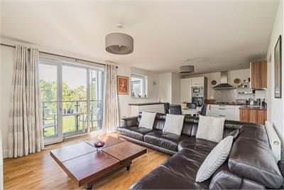 2/4 Burnbrae Park, Edinburgh, EH12 8AN - image 2