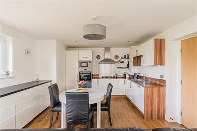 2/4 Burnbrae Park, Edinburgh, EH12 8AN - image 14