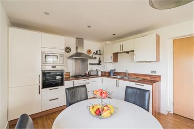 2/4 Burnbrae Park, Edinburgh, EH12 8AN - image 3