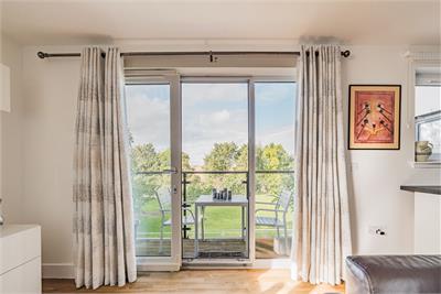 2/4 Burnbrae Park, Edinburgh, EH12 8AN - image 4
