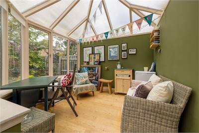 8/2 Greenhill Park, Edinburgh, EH10 4DW - image 2