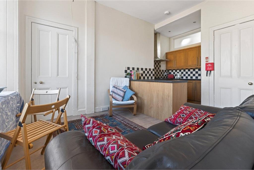 20 3F2 Spottiswoode Road,
Marchmont,
Edinburgh,
EH9 1BQ - image 16