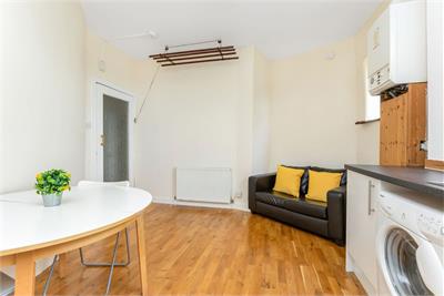 45/5 Montague Street, Newington, Edinburgh, EH8 9QS - image 2