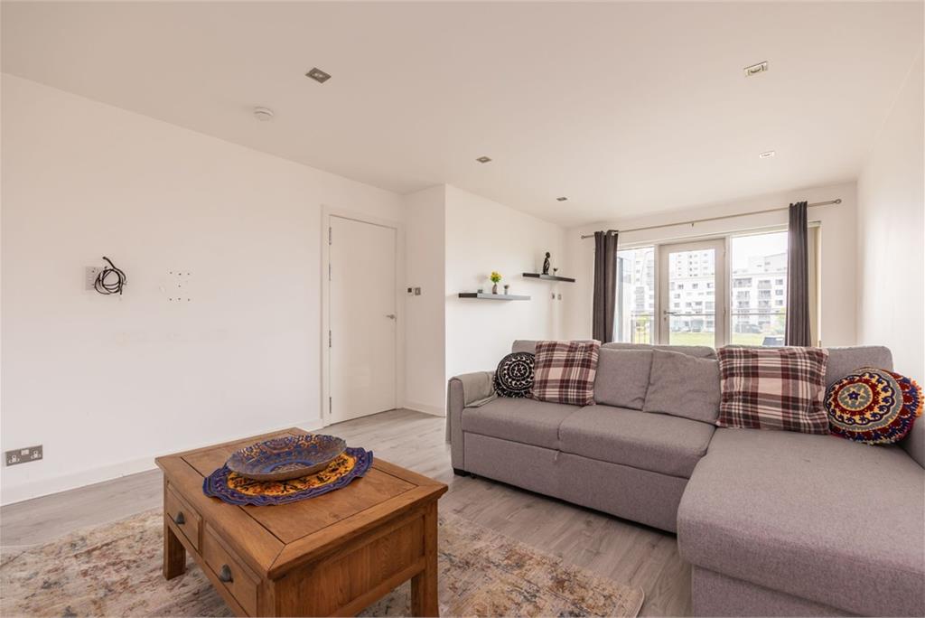 5/8 Western Harbour Way, Edinburgh, EH6 6LP - image 1