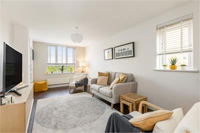 36 Clippens Drive, Burdiehouse, Edinburgh, EH17 8TU - image 2