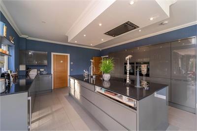 Clerwood, Stanley, Perth, PH1 4QF - image 9