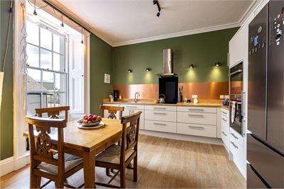 26 The Square, Kelso, TD5 7HH - image 3