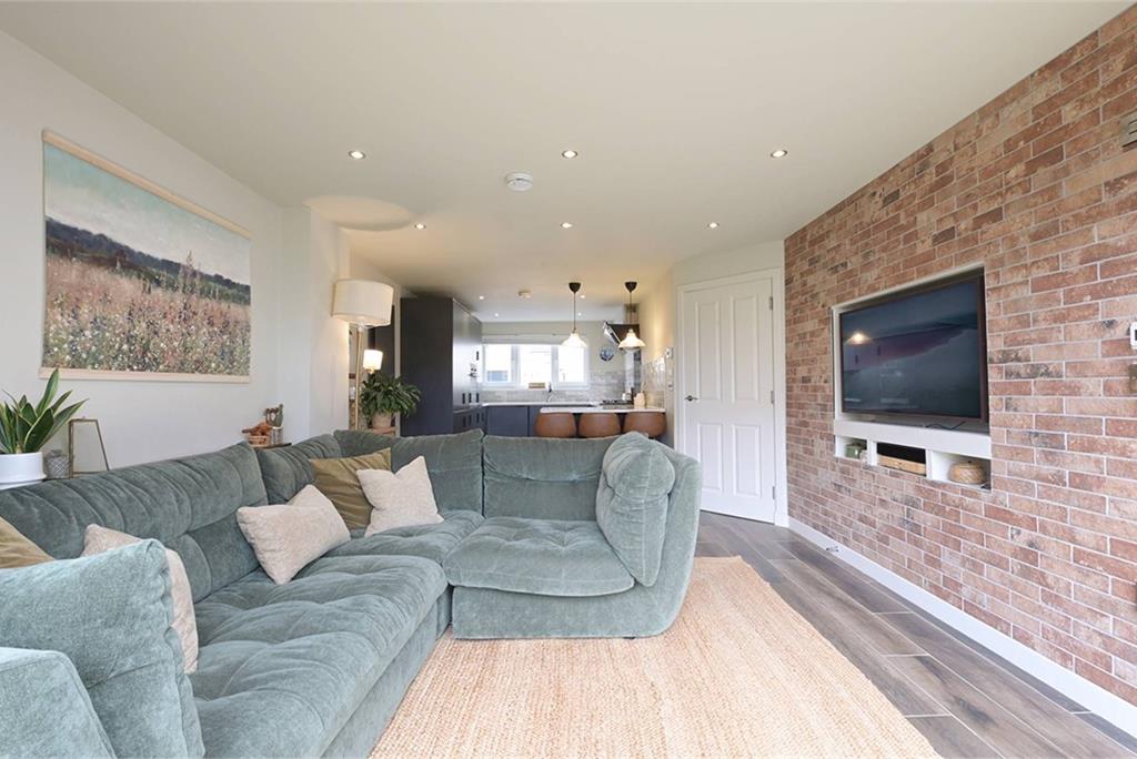 12 Skerryvore Loan, Fairmilehead, EH10 6TX - image 4