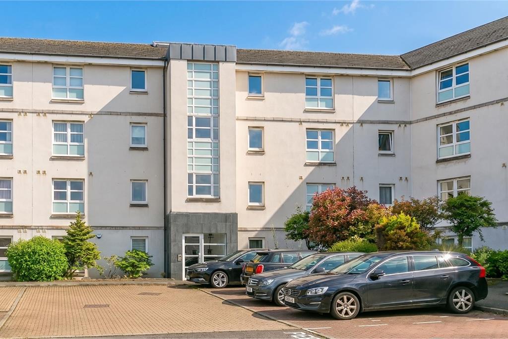 Flat 4,
86 Chesser Crescent,
Edinburgh,
EH14 1SE - image 1