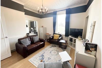 Flat 3, 4 Galloway Place, Saltcoats, KA21 5BD - image 2