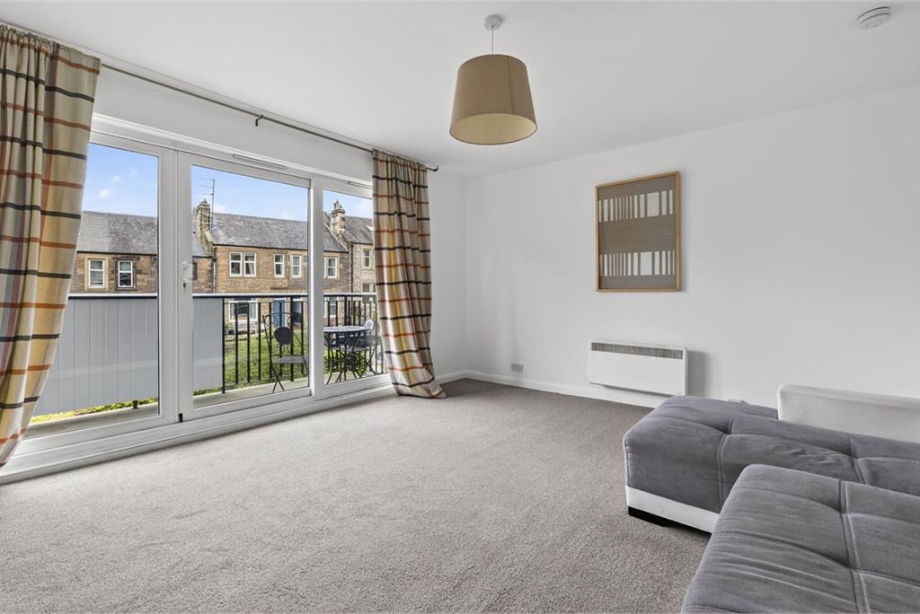 29 Queen's Park Court, Edinburgh, EH8 7DX - image 2