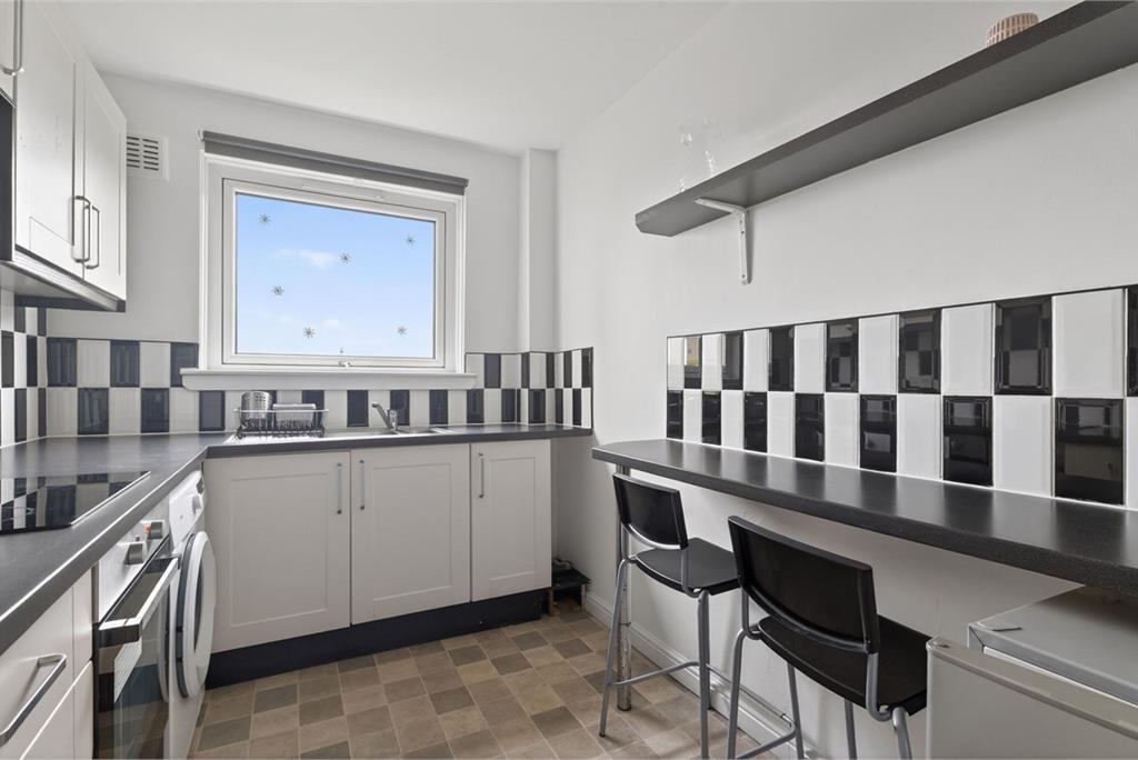 29 Queen's Park Court, Edinburgh, EH8 7DX - image 14