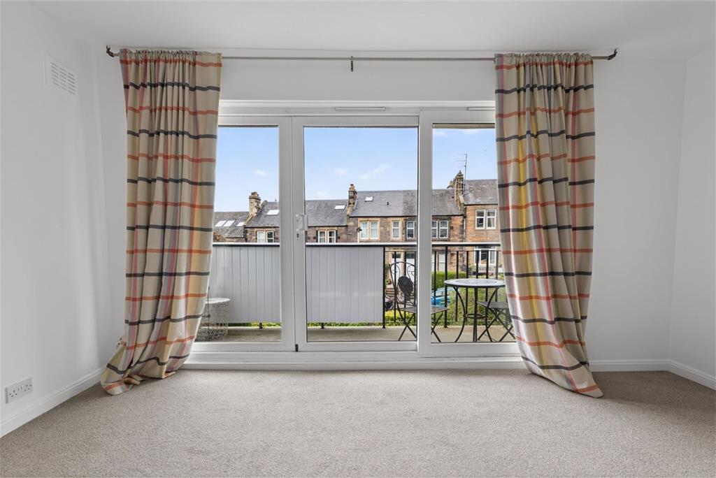 29 Queen's Park Court,
Edinburgh,
EH8 7DX - image 3