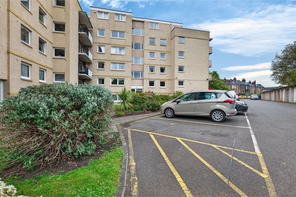 29 Queen's Park Court, Edinburgh, EH8 7DX - image 31