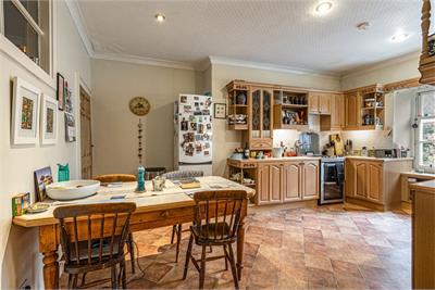 Mixed Use Unit, 33 The Square, Kelso, TD5 7HL - image 5
