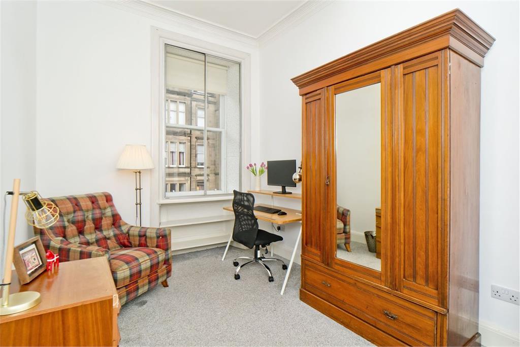 220/5 Bruntsfield Place,
Edinburgh,
EH10 4DE - image 13