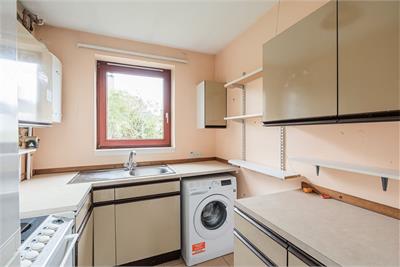 6/3 Rose Park, Edinburgh, EH5 3ST - image 7