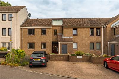 6/3 Rose Park, Edinburgh, EH5 3ST - image 1