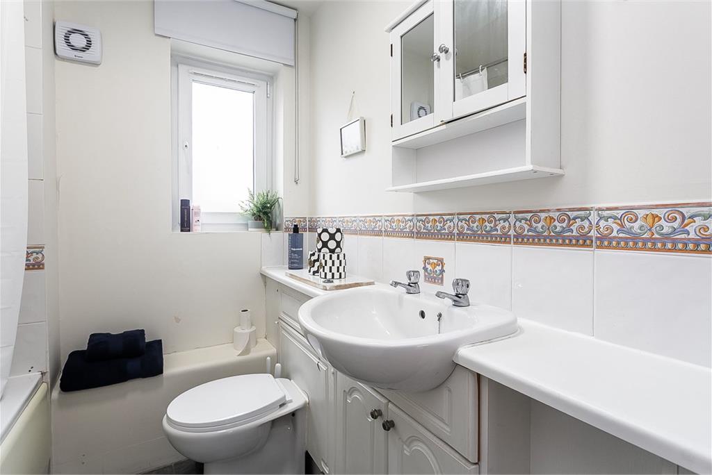 40/2 Gilmerton Dykes Road,
Edinburgh,
EH17 8PG - image 11