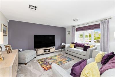 4 Corby Craig Crescent, Bilston, Roslin, EH25 9TF - image 2