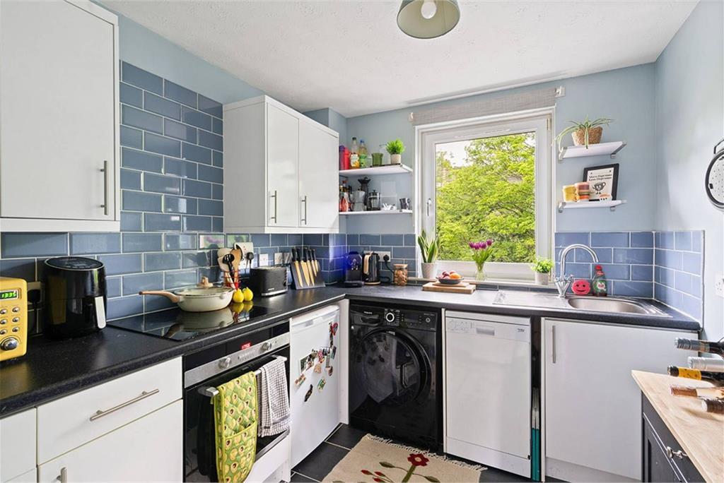 6/4 Ettrickdale Place, Stockbridge, EH3 5JN - image 5