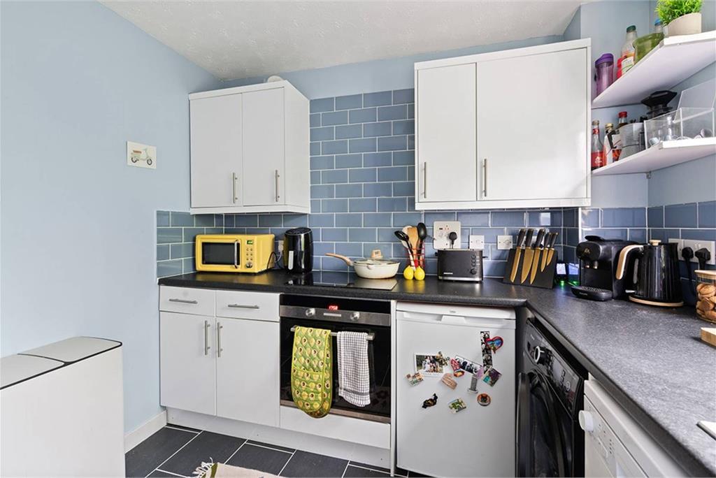 6/4 Ettrickdale Place, Stockbridge, EH3 5JN - image 6