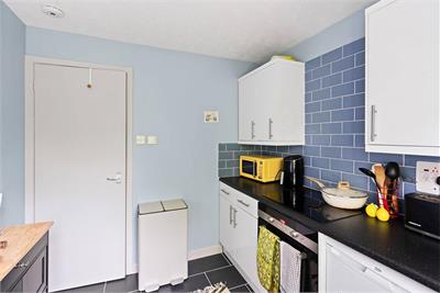 6/4 Ettrickdale Place, Stockbridge, EH3 5JN - image 7