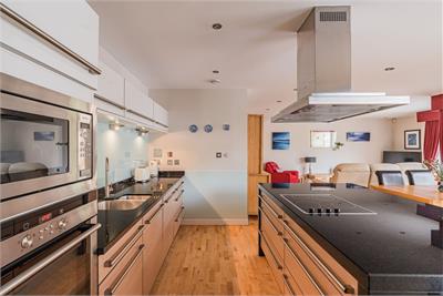 8/2 Eyre Place, Edinburgh, EH3 5EP - image 2