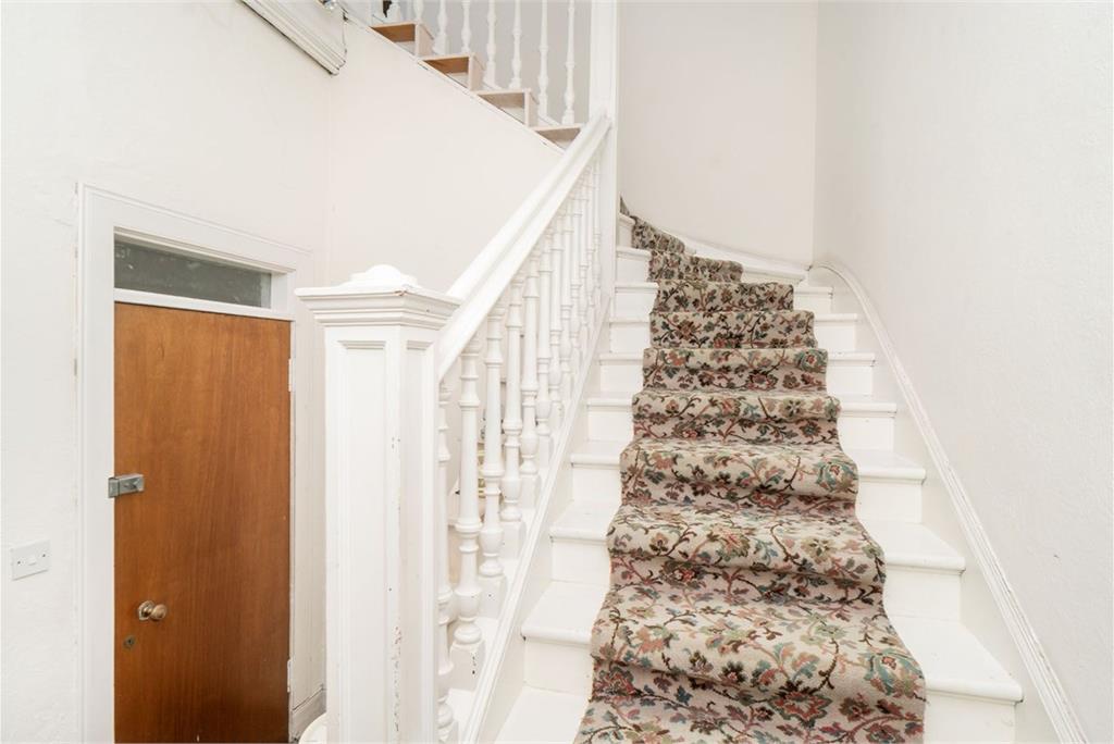 13/3 Murrayfield Avenue,
Edinburgh,
EH12 6AU - image 2
