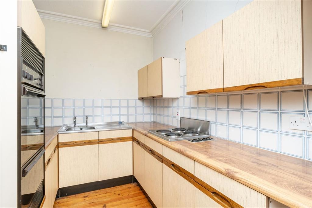 13/3 Murrayfield Avenue,
Edinburgh,
EH12 6AU - image 4
