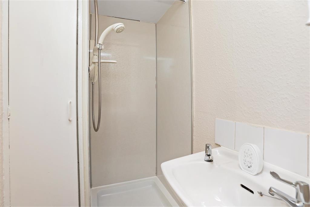 30 (2F4)
30 Balfour Street,
Edinburgh,
EH6 5EP - image 10