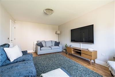 12 North Platt Crescent, Ratho, EH28 8JT - image 2