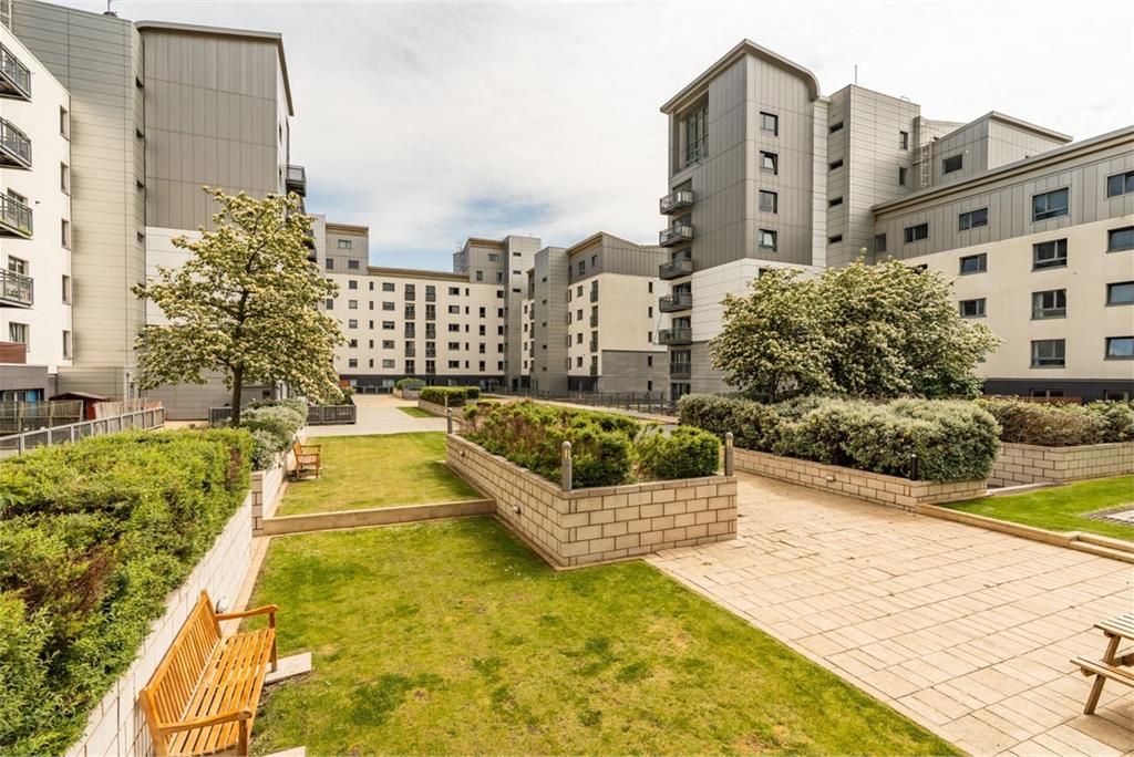 7/3 Western Harbour Midway, Edinburgh, EH6 6LE - image 15