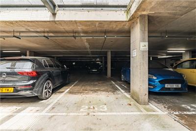 7/3 Western Harbour Midway, Edinburgh, EH6 6LE - image 16