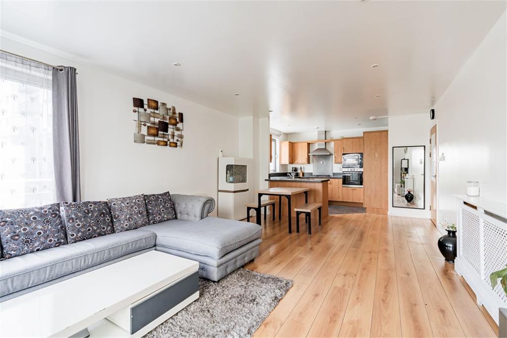 7/3 Western Harbour Midway, Edinburgh, EH6 6LE - image 3