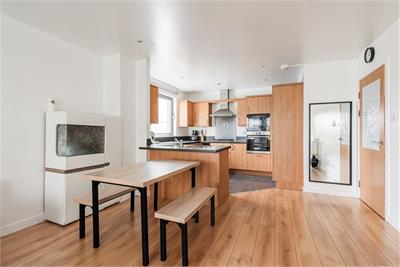 7/3 Western Harbour Midway, Edinburgh, EH6 6LE - image 4