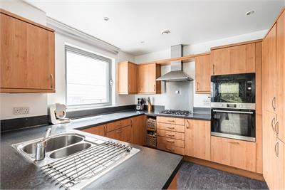 7/3 Western Harbour Midway, Edinburgh, EH6 6LE - image 5